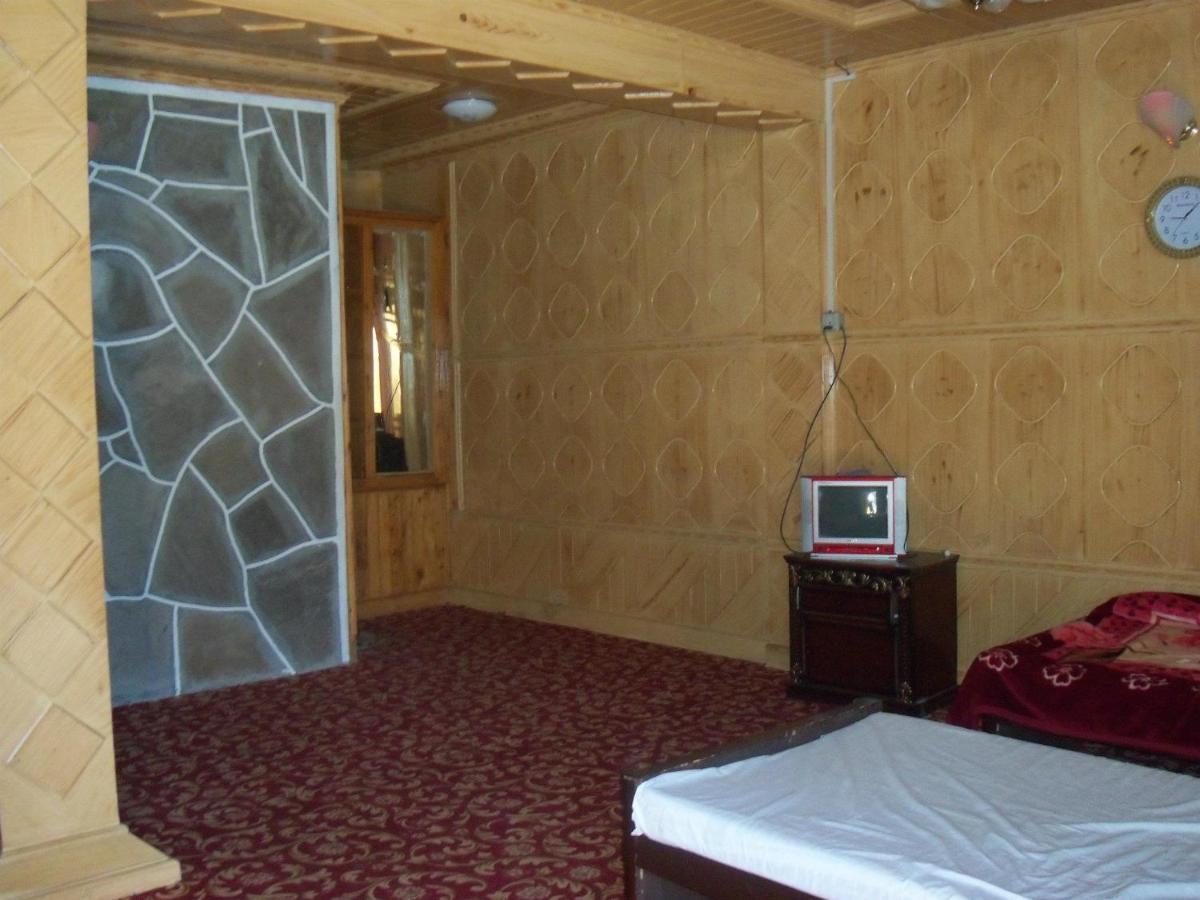 Manila Huts Hotel Naran Bagian luar foto