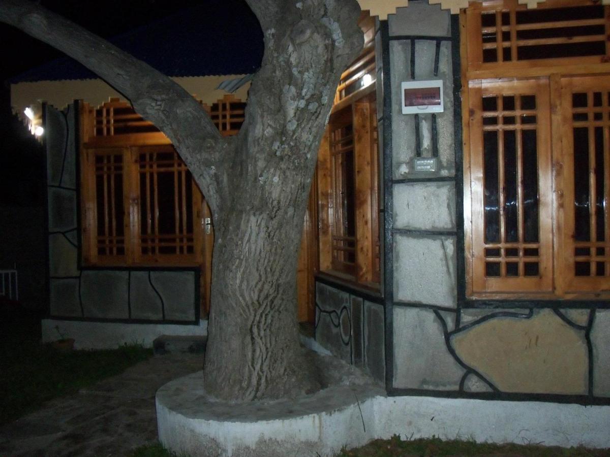 Manila Huts Hotel Naran Bagian luar foto